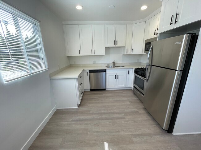 Foto del edificio - 3633 Kelton Ave