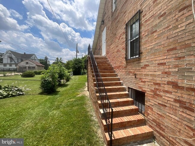 Building Photo - 4009 Elderon Ave