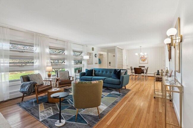 Foto del edificio - 171 Brackett Rd