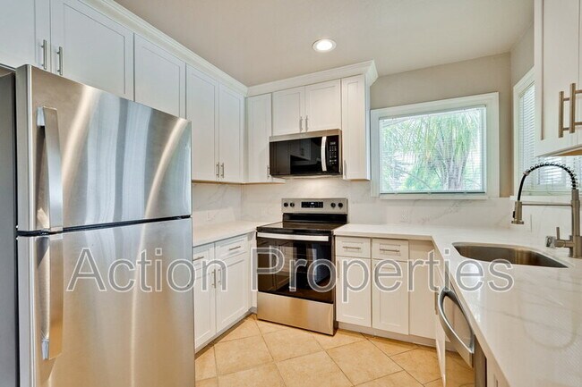 Foto del edificio - 4545 Moorpark Ave