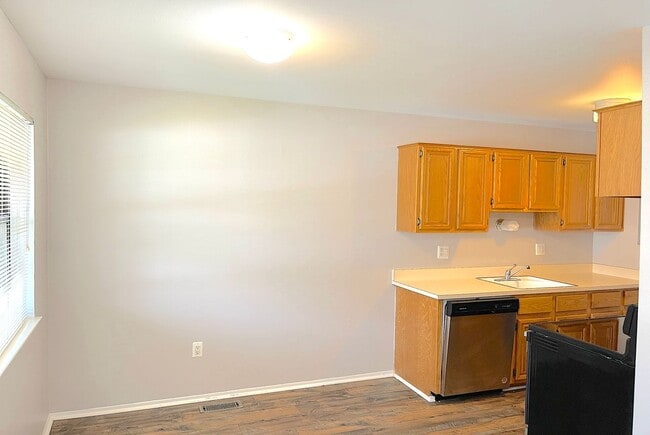 Building Photo - 3026 Debra Ct