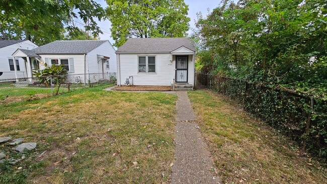 Frente - 4242 Allmond Ave