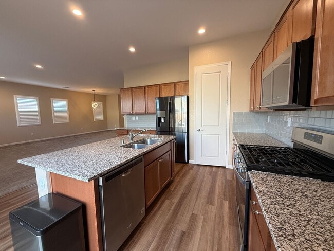 Building Photo - Experience refined living in this beautifully appointed 4-bedroom + den, 3-bath executive residence.