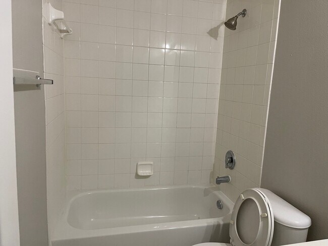 Foto del edificio - 4104 Summerhill Ln