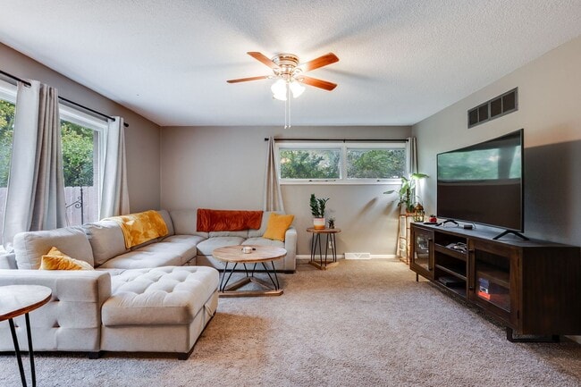 Building Photo - 1917 N Edgemoor Dr