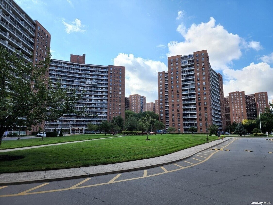 Primary Photo - 61-55 98th St