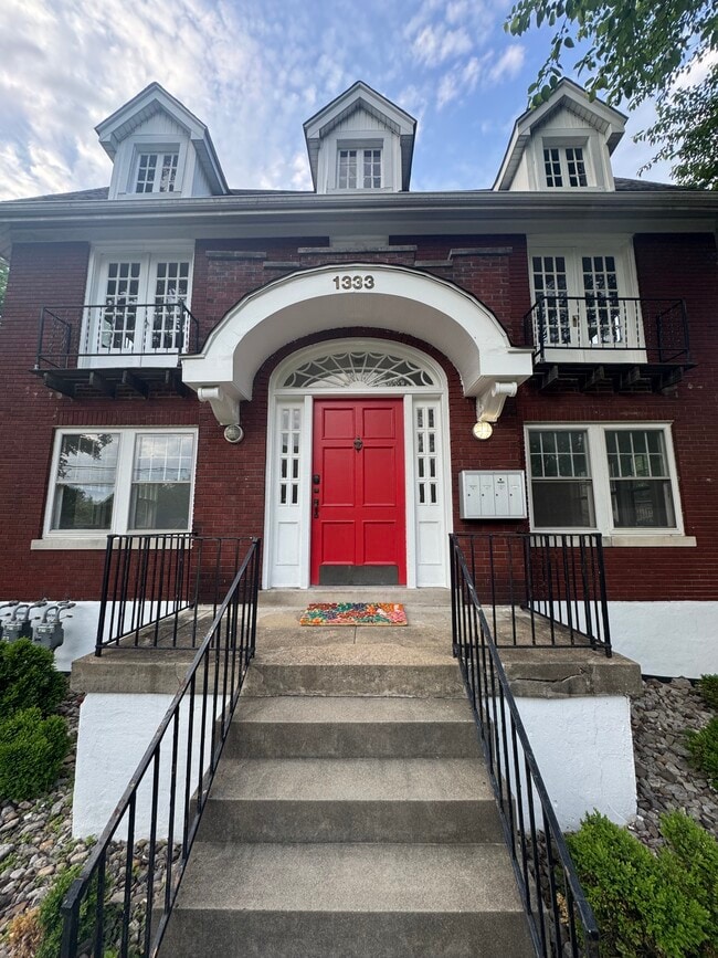 Building Photo - 1333 Castlewood Ave