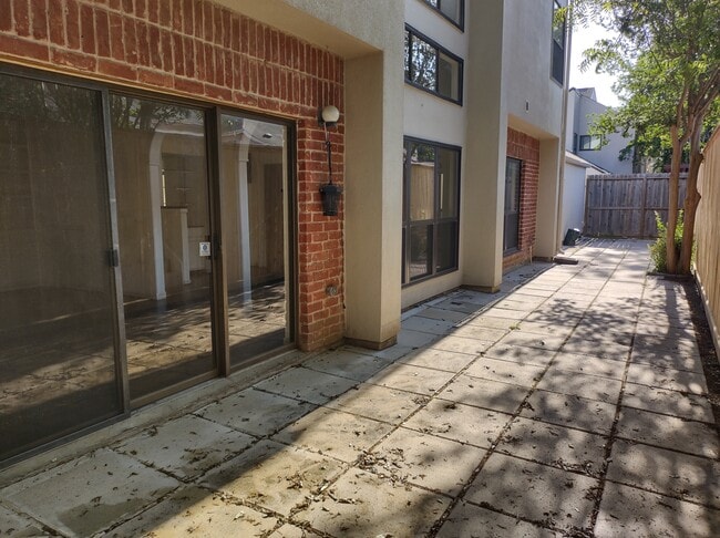 Building Photo - 2454 Bering Dr