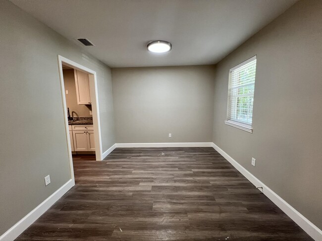 Building Photo - 2431 Ramblewood Ct