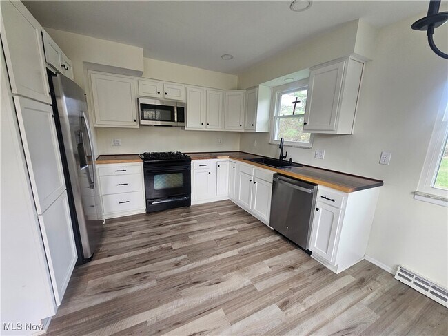 Foto del edificio - 3797 Everett Rd