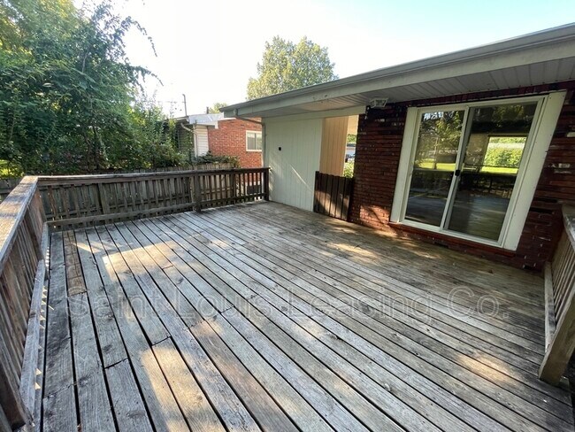 Foto del edificio - 27 Queen Ann Dr