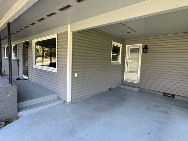 Building Photo - 8119 Old Madison Pike