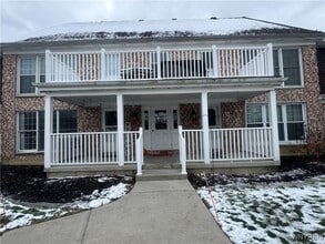 Building Photo - 95 Carriage Dr