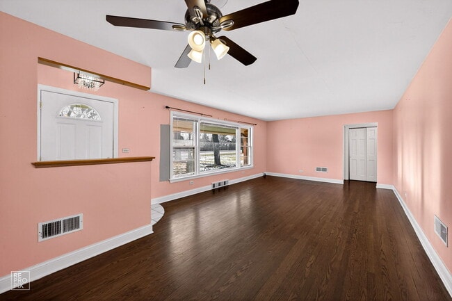 Foto del edificio - 304 E Golf Rd