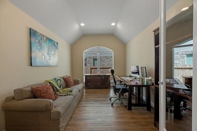 Building Photo - 338 Mistletoe Ridge Ct