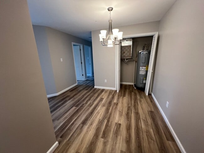 Building Photo - 3-Bedroom, 2-Bathroom Apartment on Bloomington's Eastside