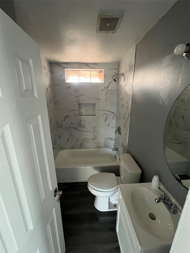 Building Photo - 3318 Topping St