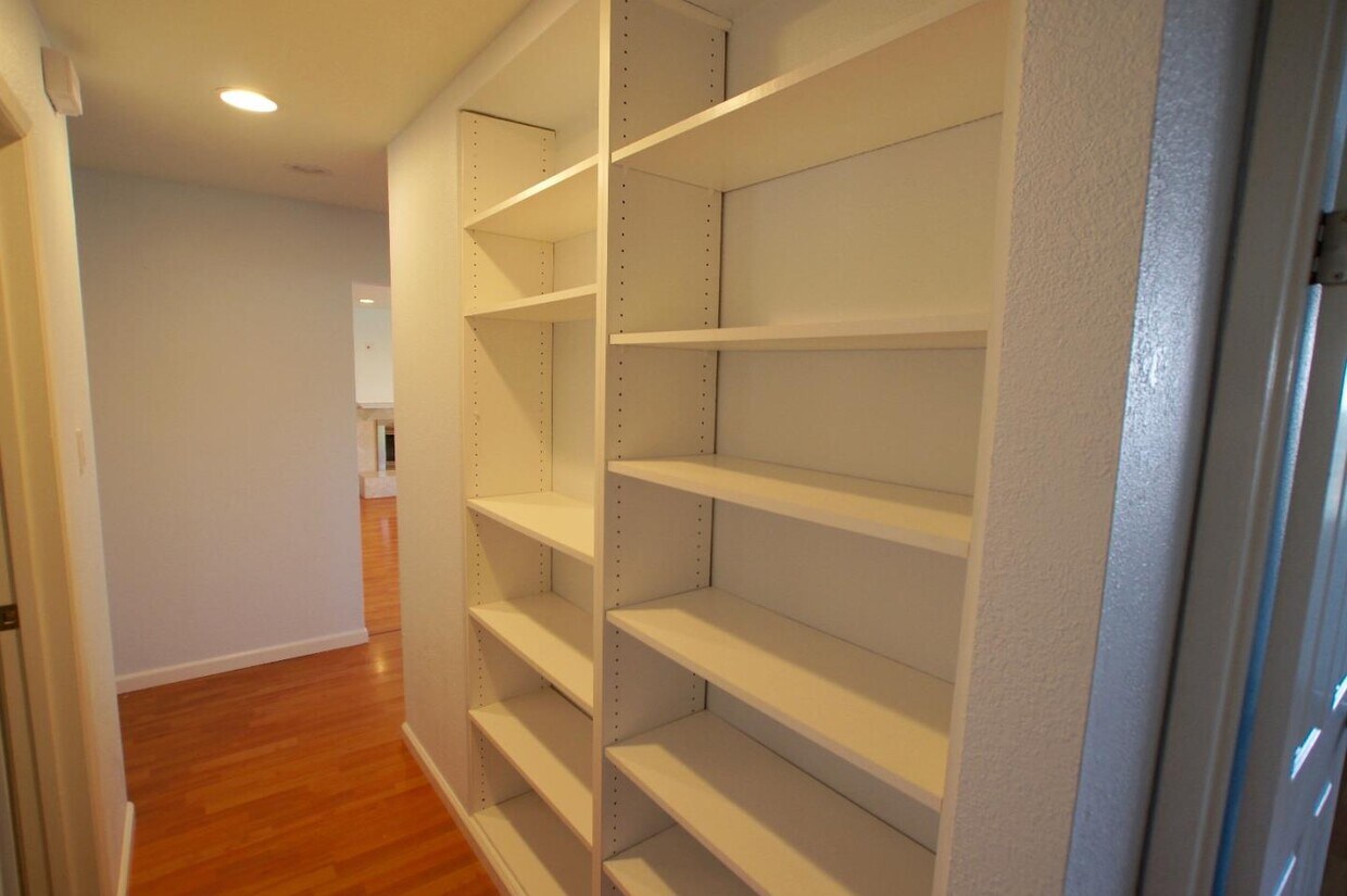 Foto principal - 5085 Wayland Ave