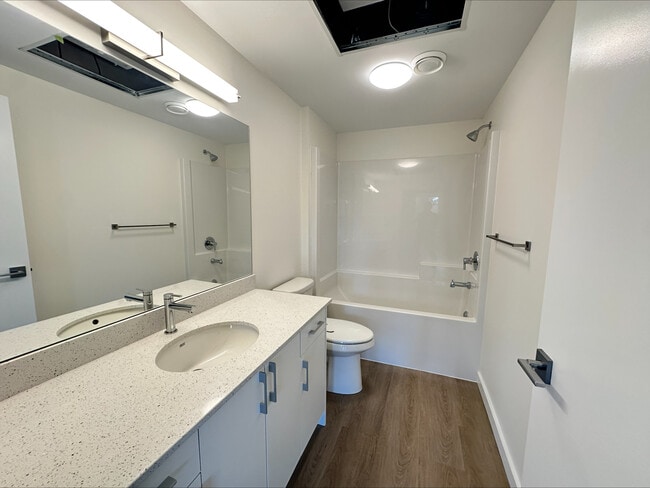 Building Photo - 1801 Riverside Ln