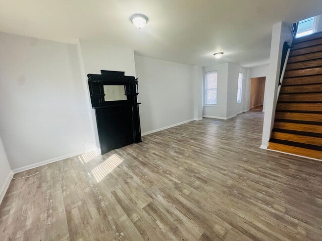Building Photo - 3b/1b House Section 8 ONLY!!