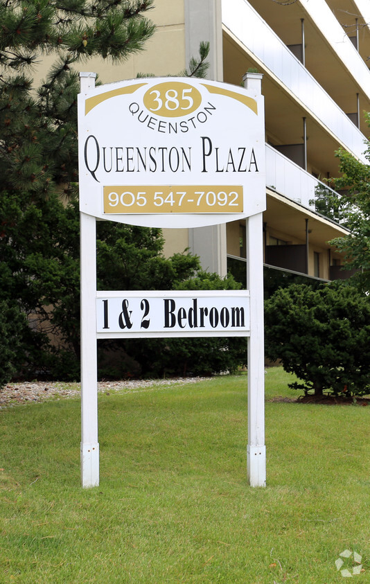 Building Photo - Queenston Plaza