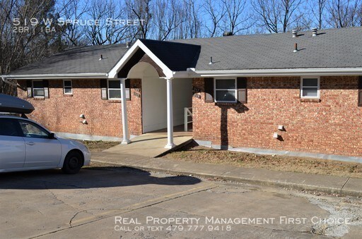 Building Photo - 2 Bedroom 1 Bath For Rent Fayetteville
