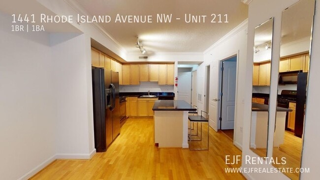 Building Photo - Logan Circle One Bedroom W/Garage Parking ...