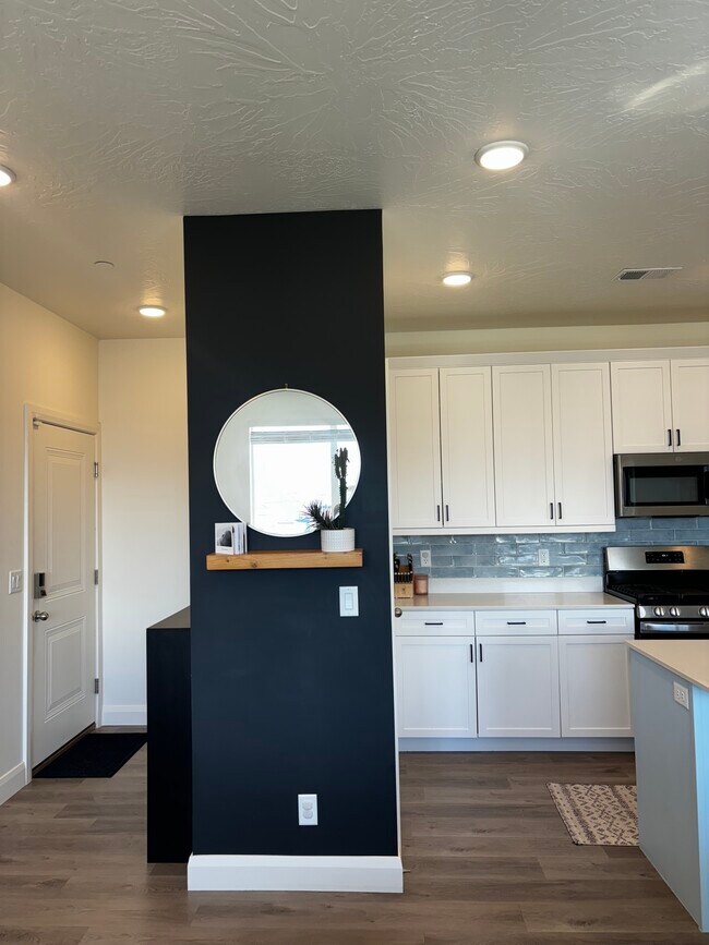 Foto del edificio - 5801 S Garnet Dr