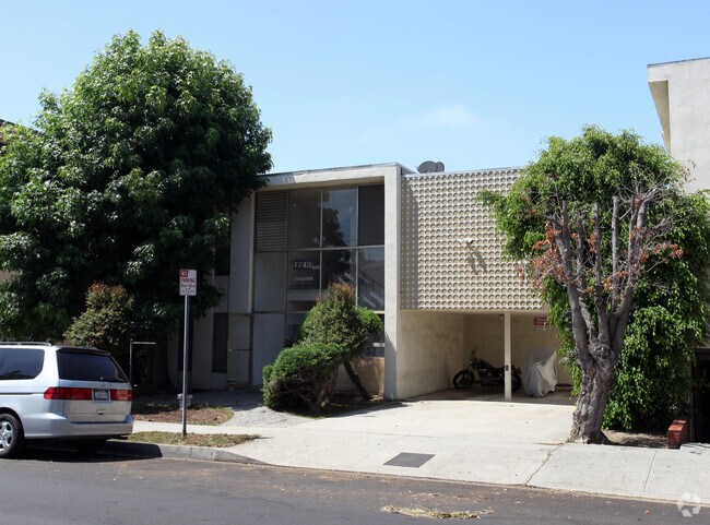 1733 Purdue Ave - Purdue Village