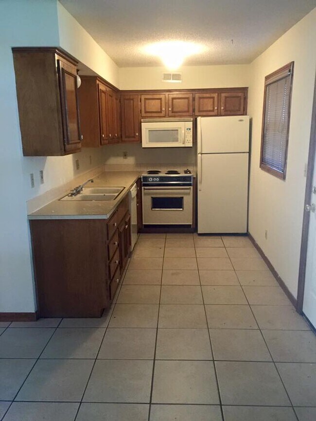 Foto del edificio - 3 x1.5 home off Lawrence Ave!