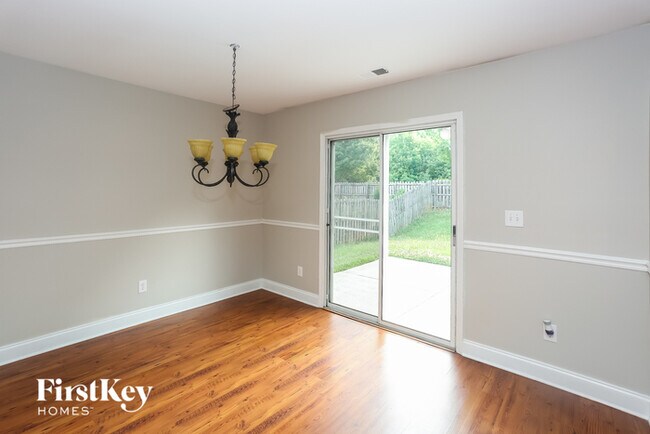 Building Photo - 3632 Larkhaven Village Dr