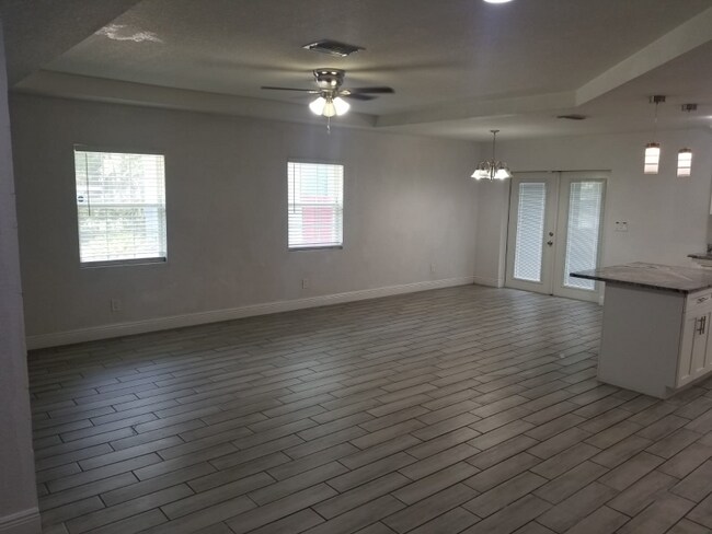 Foto del edificio - 1406 E Renfro St