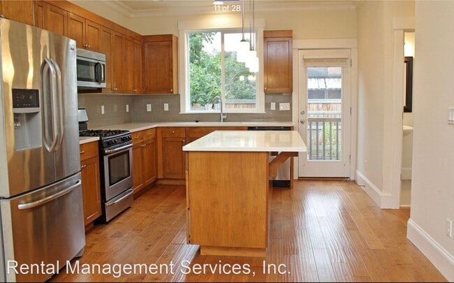 Building Photo - 5406 NE Couch St