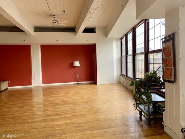 Foto del edificio - 1702 E 37th St