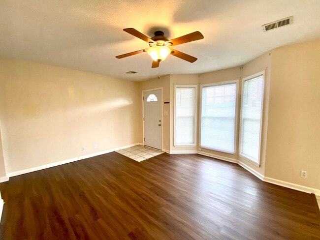 Building Photo - 1067 Shadow Ridge Ave