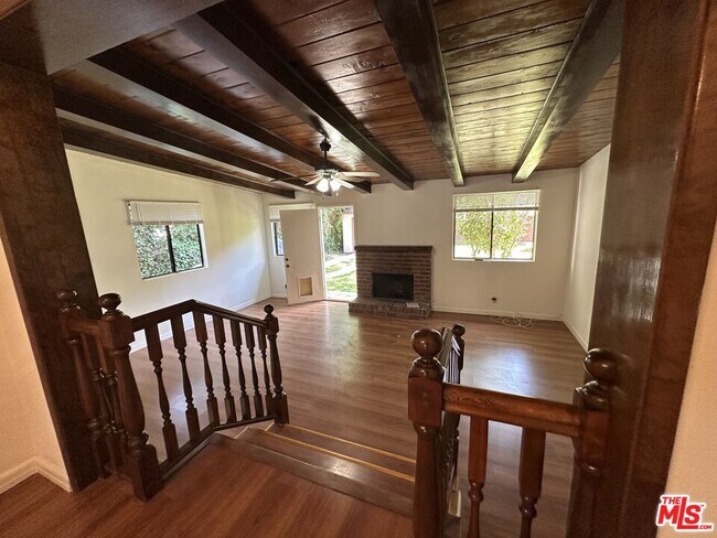 Foto del edificio - 4608 Saloma Ave