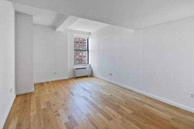 Building Photo - 4 bedroom in NEW YORK NY 10004