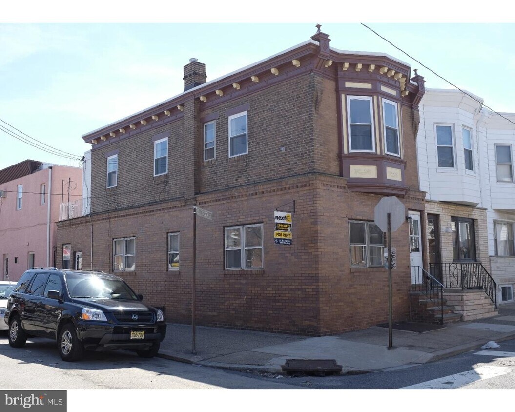 Primary Photo - 2601 S Iseminger St