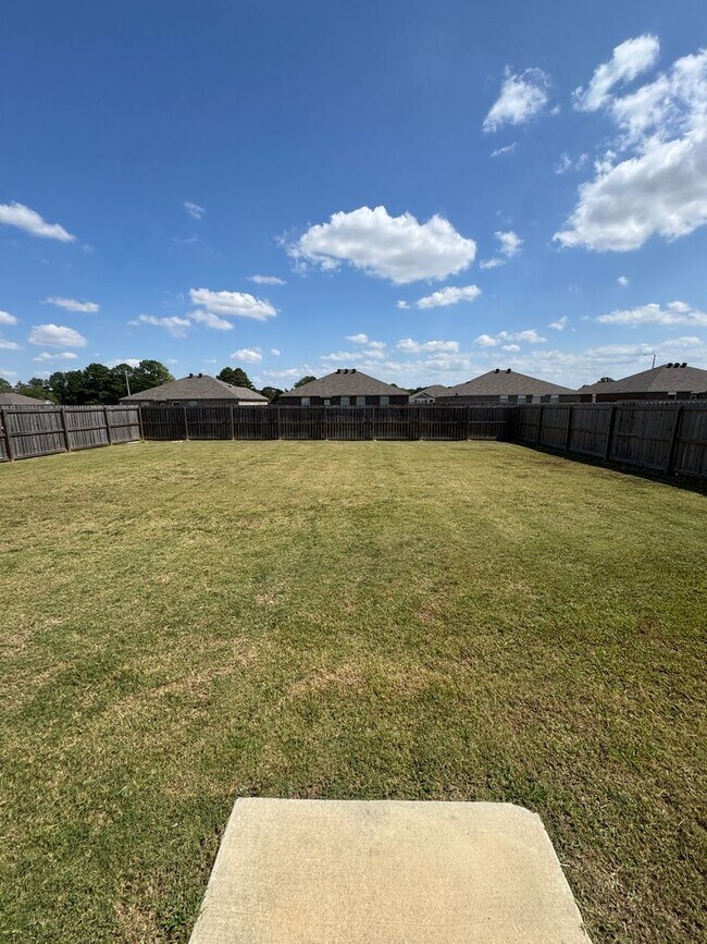 Foto del edificio - 4 bed / 2 bath Available Now!