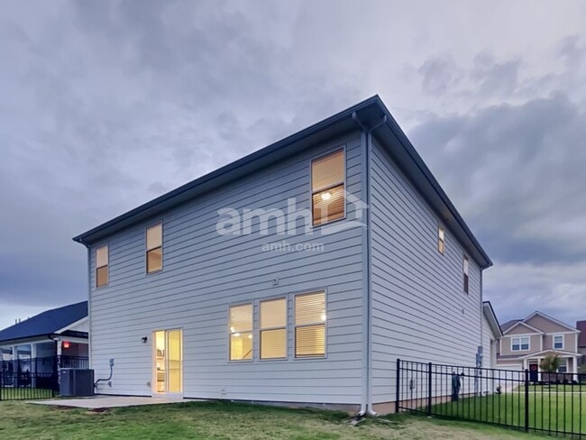 Building Photo - 4305 Spregan Way