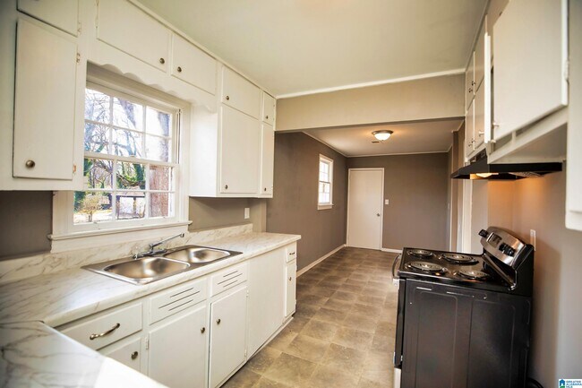 Building Photo - 816 Meadowbrook Dr