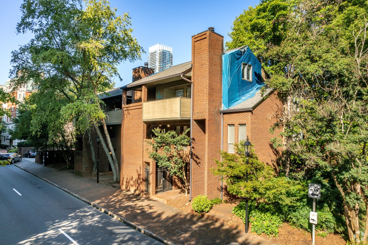 Primary Photo - Davidson Square Apartments