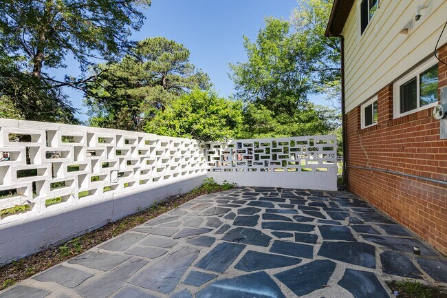 Foto del edificio - Charming 4-bedroom, 2-bath home available ...