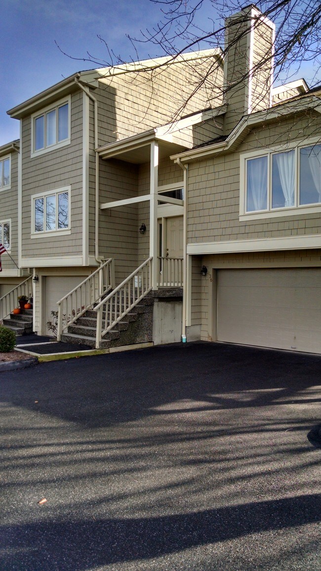 Foto del edificio - 135 Lake Pl S