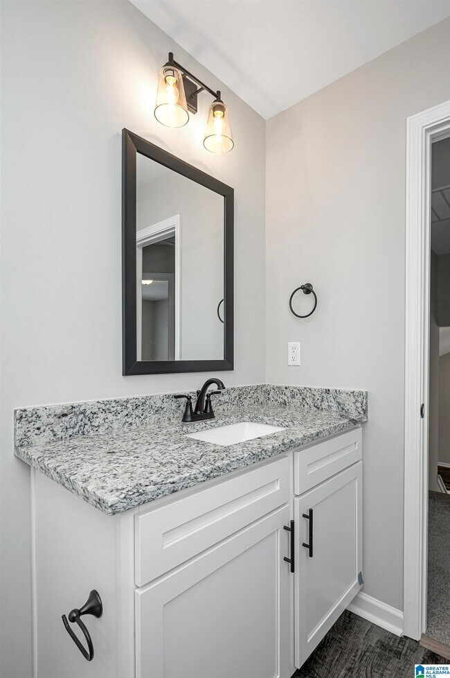 Foto del edificio - 390 Woodland Cir