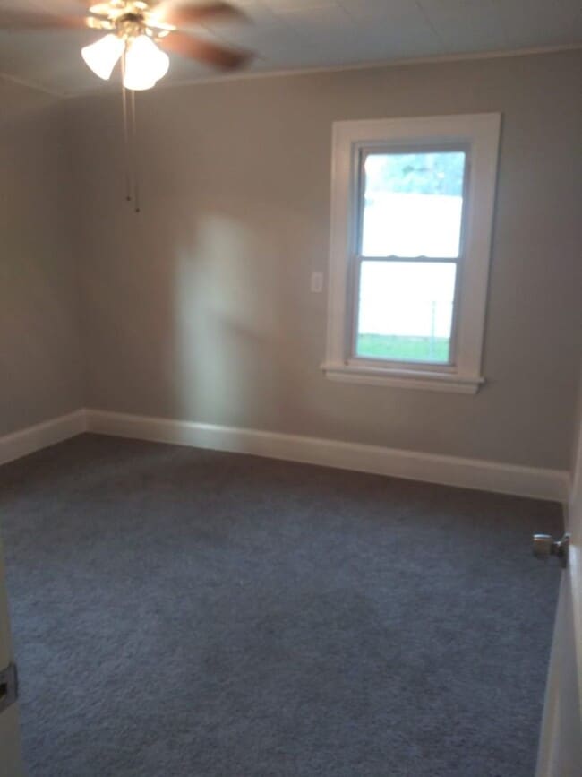 Building Photo - Adorable 3/1 house