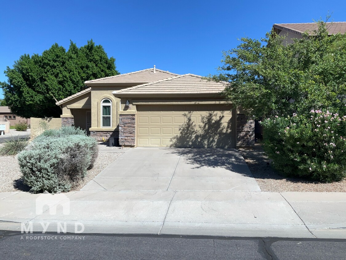 Foto principal - 8956 E Hillview St