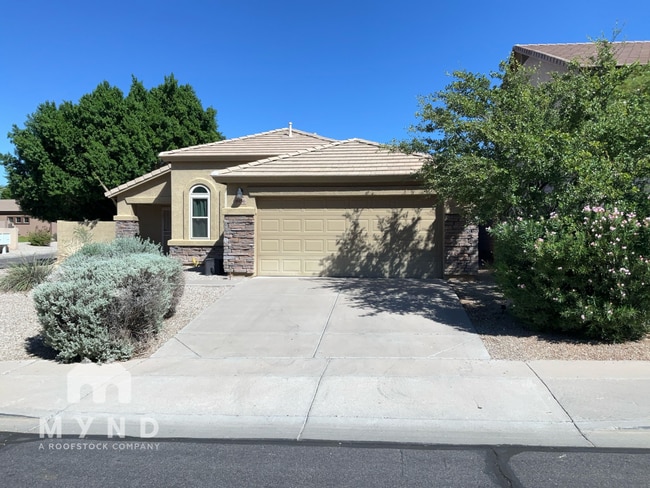 Building Photo - 8956 E Hillview St