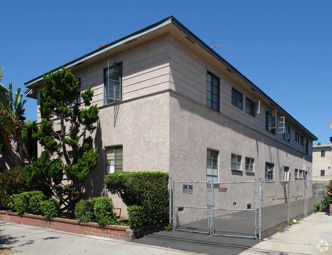 Building Photo - 11061 Venice Blvd