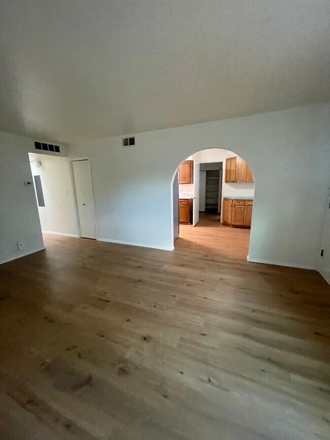 Foto del edificio - Newly updated & Ready to move in - 3 bdr, ...